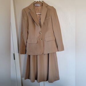 Evan Picone Fully Lined Wool & Poly Blend Skirt & Blazer Matching Suit Set